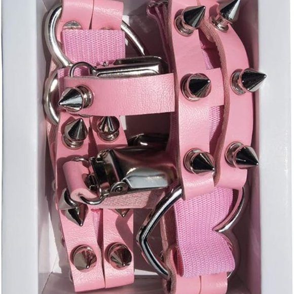 Pink Leather Heart Rivet Stud Garters - Picture 3 of 3
